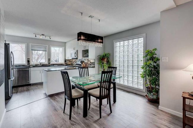 34 Candle Terrace Sw, Home with 2 bedrooms, 1 bathrooms and 4 parking in Calgary AB | Image 10
