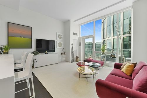 ph1g-50 Liberty, Boston, MA, 02210 | Card Image
