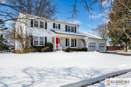 17 Eastern Dr, KENDALL PARK, NJ, 08824-1321 | Card Image