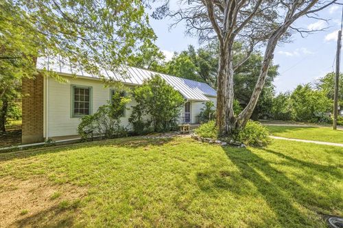 606 W Austin St, Fredericksburg, TX, 78624-3212 | Card Image