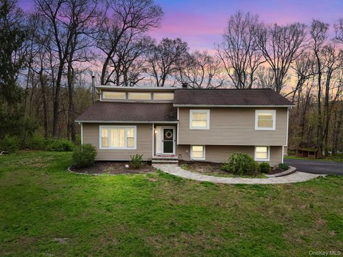 325 Oak Ridge Rd, East Fishkill, NY, 12533-8103 | Card Image