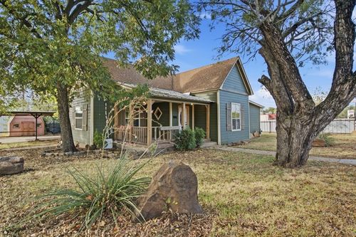 901 W 8th St, Cisco, TX, 76437-2918 | Card Image