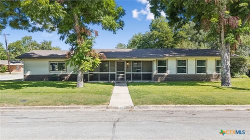 811 Nixon St, Lockhart, TX, 78644-2523 | Card Image
