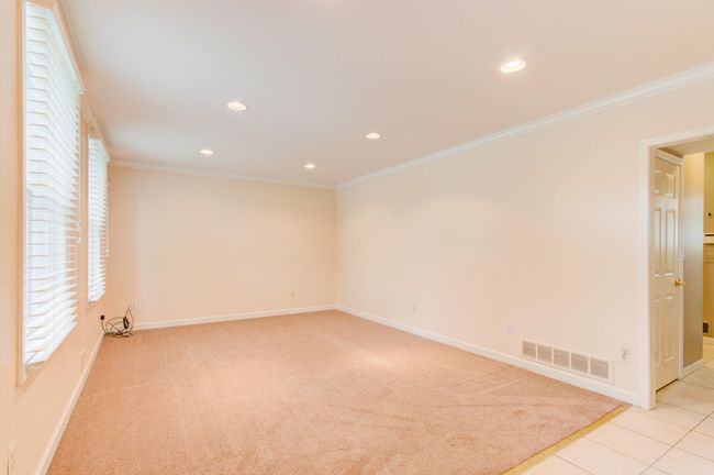 801 Sherman Dr, Condo with 2 bedrooms, 3 bathrooms and null parking in Royal Oak MI | Image 4