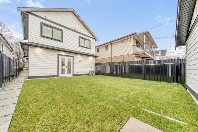 2963 E 2 Nd Avenue, Home with 3 bedrooms, 2 bathrooms and 1 parking in Vancouver BC | Image 3