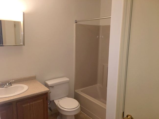 APT-302 - 7 Railroad Ave, Condo with 2 bedrooms, 1 bathrooms and null parking in Derry NH | Image 48