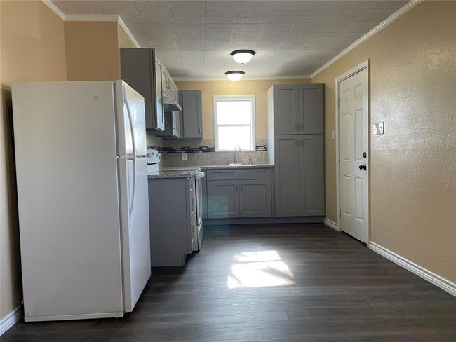 301 1/2 N Ave A- Upstairs Unit | Image 27