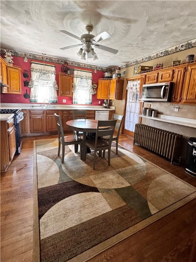 211 Stephens St, House other with 4 bedrooms, 4 bathrooms and 3 parking in Vanderbilt PA | Image 8