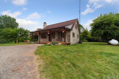 9808 Crofoot Rd, Fowlerville, MI, 48836-9246 | Card Image