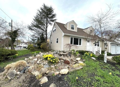 39 E 24th St, Huntingtn Sta, NY, 11746-3703 | Card Image
