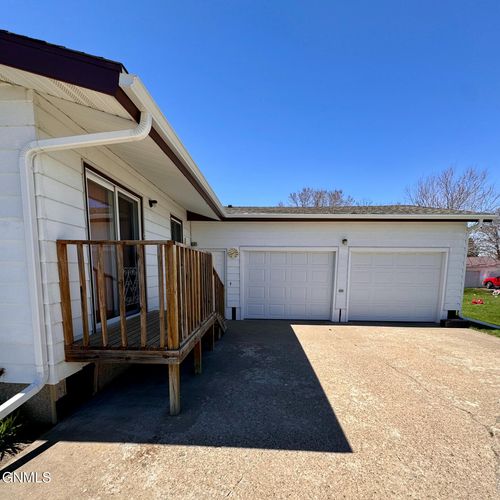 116 5th St E, Napoleon, ND, 58561-7215 | Card Image
