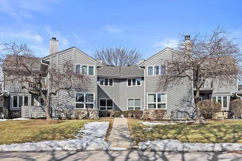 15634 W Brook Drive, New Berlin, WI, 53151 | Card Image