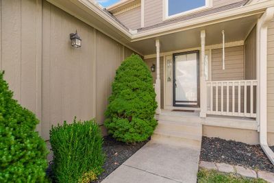 Property entrance with covered porch | Image 2