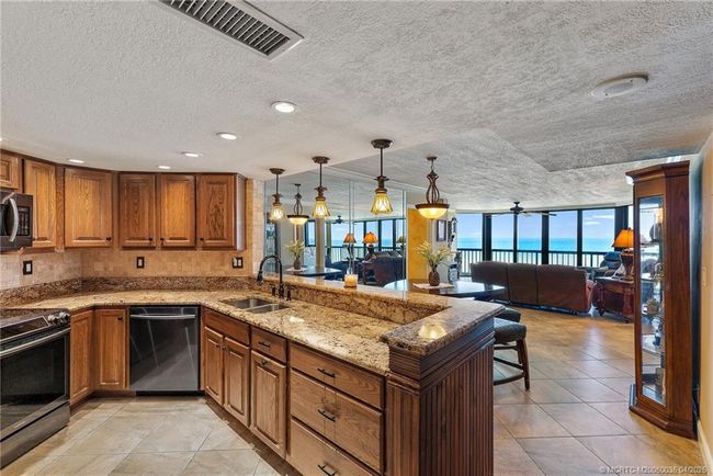 APT-806 - 9550 Ocean Dr, Condo with 3 bedrooms, 2 bathrooms and null parking in Jensen Beach FL | Image 6