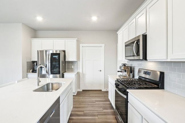 vinyl plank throughout! | Image 8