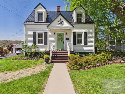 878 Shenandoah Ave, Bluefield, WV, 24701-4551 | Card Image