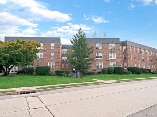 2c-530 Dubois Ave, Valley Stream, NY, 11581-3202 | Card Image