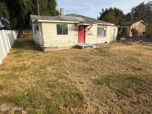 512 N 4th St, Sunnyside, WA, 98944-1004 | Card Image