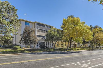 302 - 3184 S Heather Gardens Way, Condo with 2 bedrooms, 1 bathrooms and 1 parking in Aurora CO | Image 1