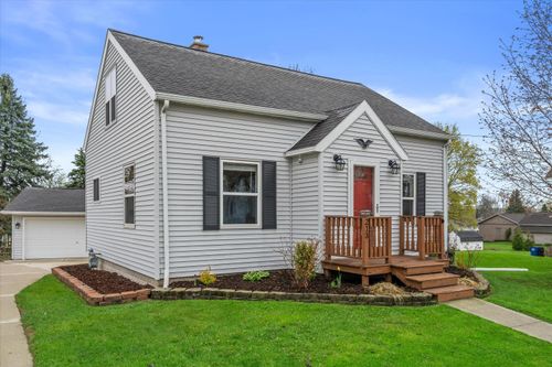 213 Fond Du Lac St, MOUNT CALVARY, WI, 53057 | Card Image