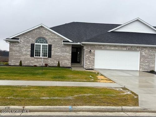 1742 Dolly Dr, Bowling Green, OH, 43402-8540 | Card Image