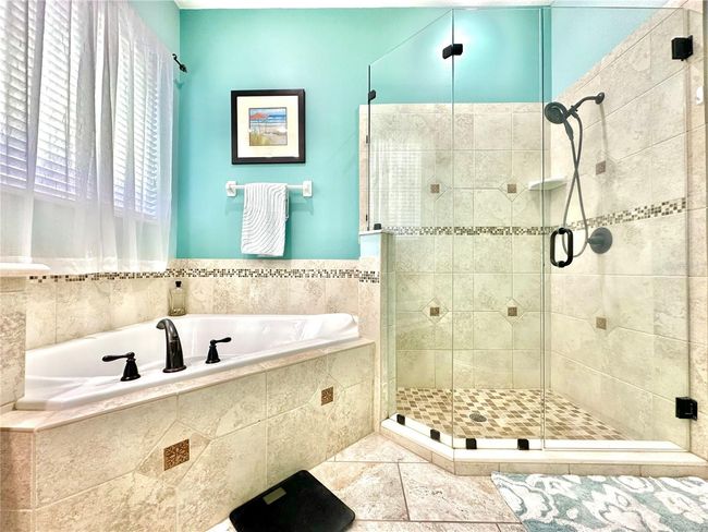 Primary Bathroom | Image 18