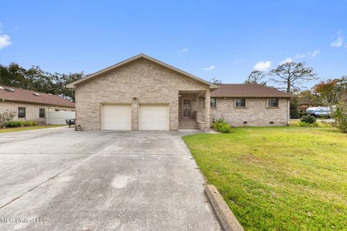 600 Vine Cir, Bay Saint Louis, MS, 39520-2800 | Card Image