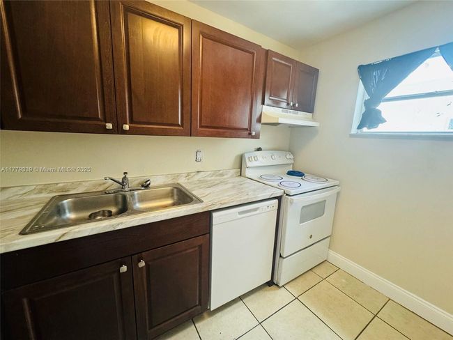 APT-315 - 4215 University Dr, Condo with 2 bedrooms, 2 bathrooms and null parking in Sunrise FL | Image 23