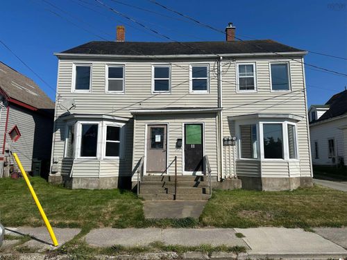 11 Kirk St, Yarmouth, NS, B5A1S6 | Card Image