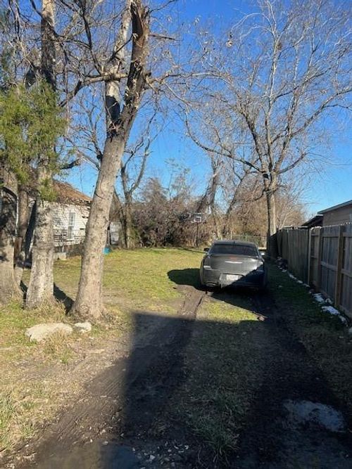 1310 Bayou St, Houston, TX, 77020-8202 | Card Image