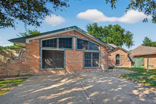 7410 Log Hollow Dr, Houston, TX, 77040-1811 | Card Image