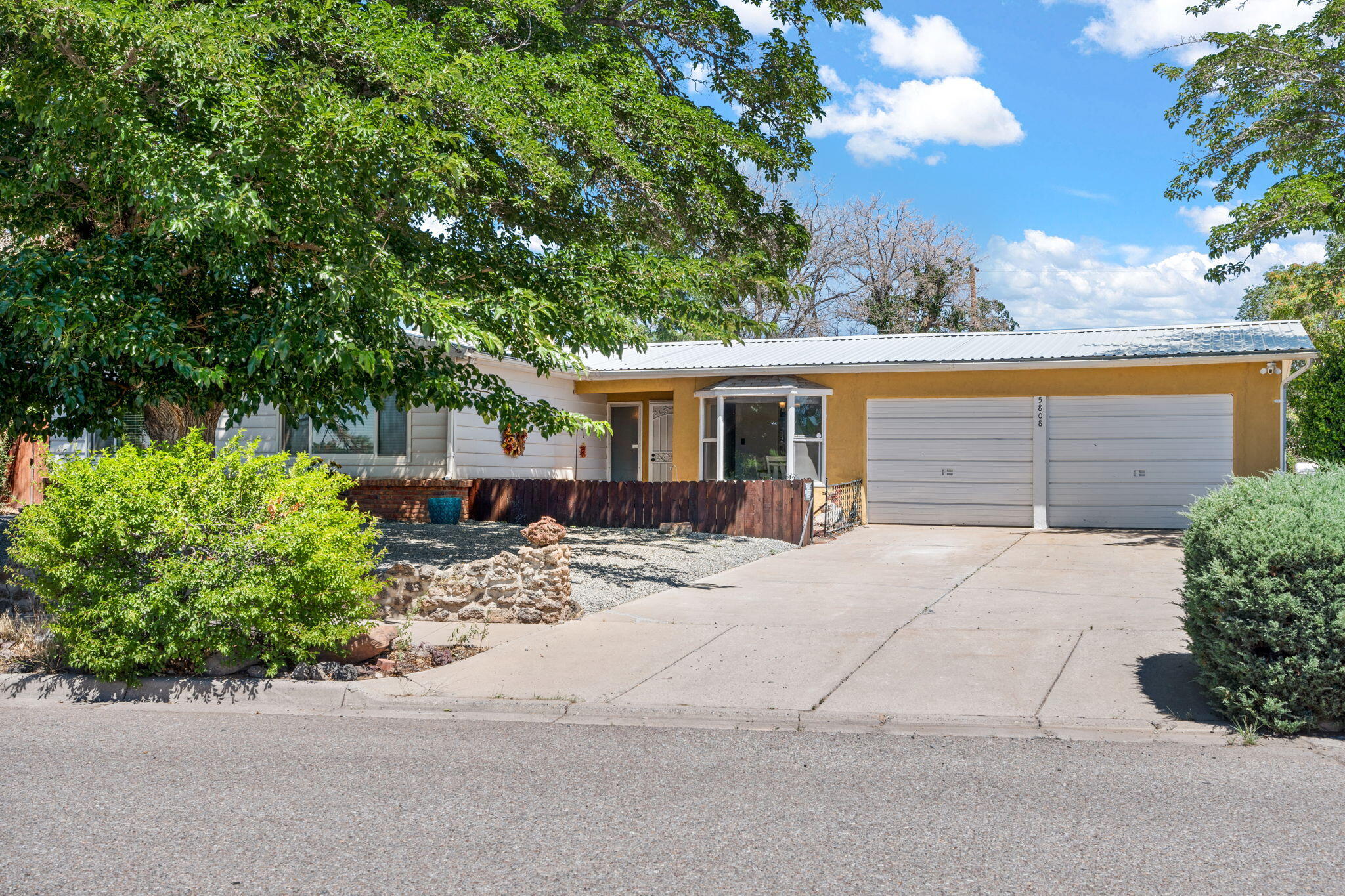 Chaparral Cir, Albuquerque, NM 87114