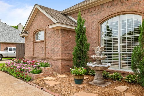 6932 Danele Ct, Richland Hills, TX, 76118-5700 | Card Image