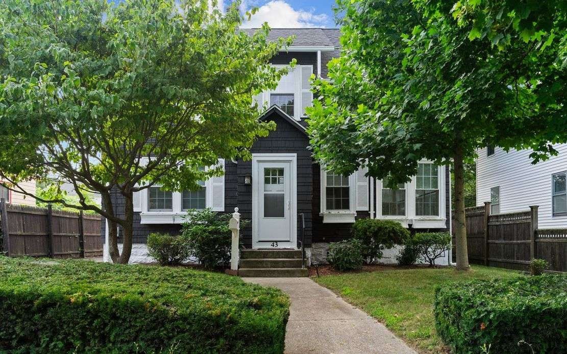 Denver Ave, Cranston, RI 02905