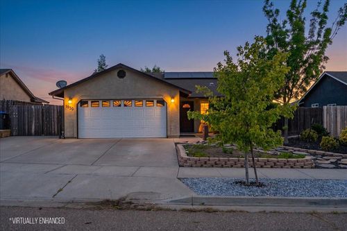 1950 Gentry Way, Red Bluff, CA, 96080 | Card Image