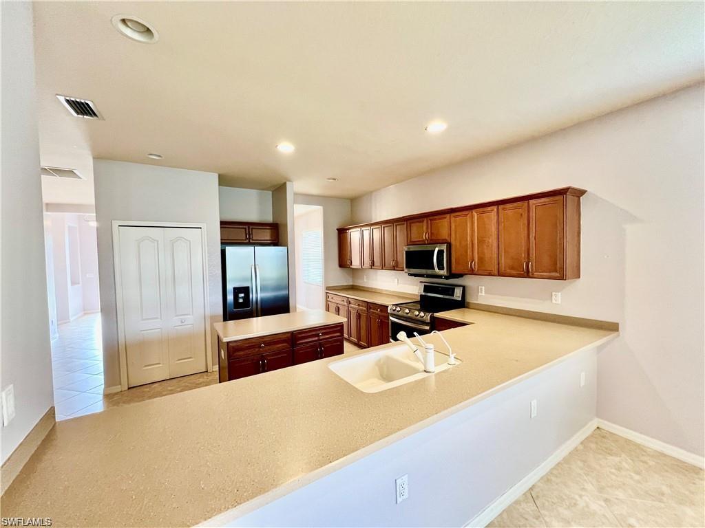 Residential Lease in FORT MYERS 3