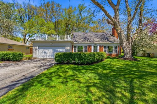 330 W Manor Cir, Bayside, WI, 53217-1730 | Card Image