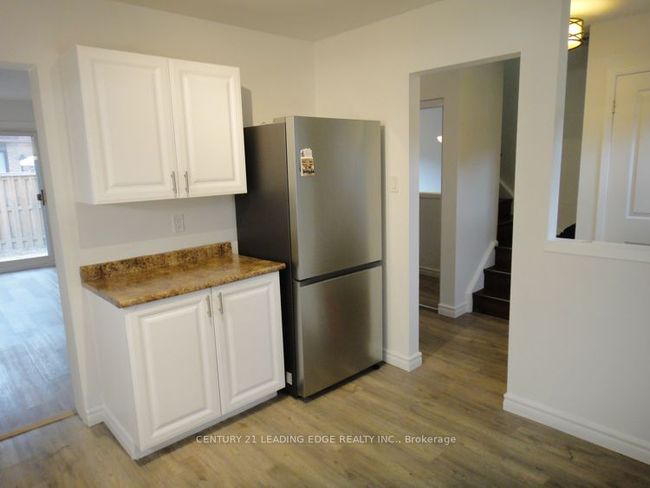 6 - 105 Hansen Rd N, Condo with 4 bedrooms, 2 bathrooms and 2 parking in Brampton ON | Image 6