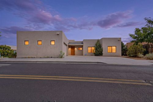 71 Avenida Frijoles, Santa Fe, NM, 87507-3431 | Card Image