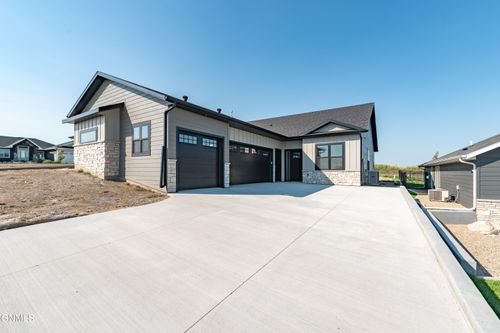 2108 Prairie Hawk Dr, Bismarck, ND, 58503-5740 | Card Image