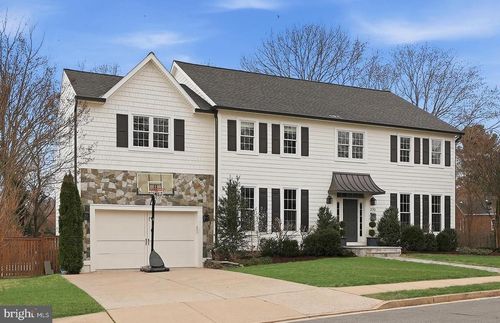370 Holmes Dr Nw, VIENNA, VA, 22180-4160 | Card Image