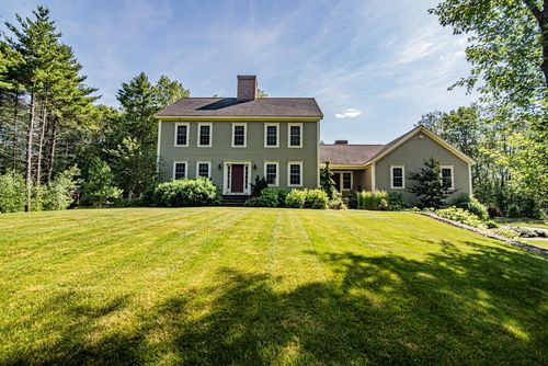 4 Currier St, South Hampton, NH, 03827-3517 | Card Image