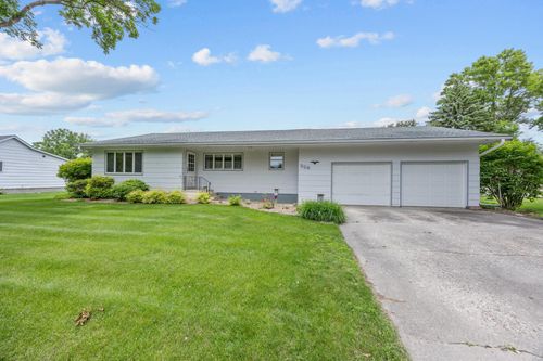 226 Ash Ave, Bird Island, MN, 55310-1100 | Card Image