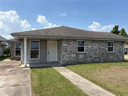 9012 Amour Dr, Chalmette, LA, 70043-1280 | Card Image