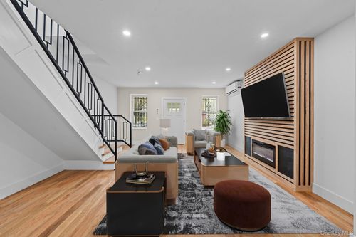 518 E 29th St, Brooklyn, NY, 11210-1445 | Card Image