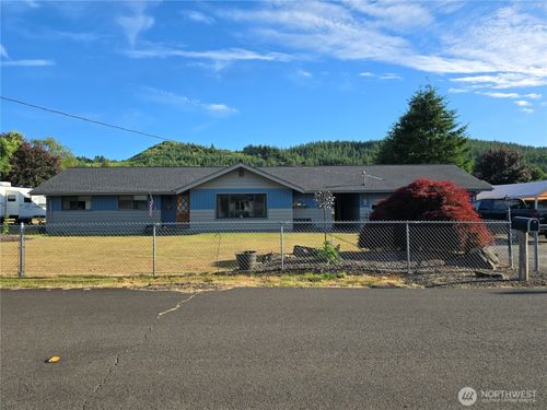 2352 Pacific St, Raymond, WA, 98577-9504 | Card Image