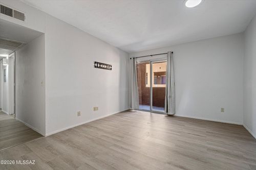 610-1810 E Blacklidge Dr, Tucson, AZ, 85719-2772 | Card Image