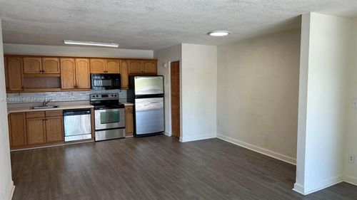 apt-2d-4460 Nw 79th Ave, Doral, FL, 33166-6307 | Card Image