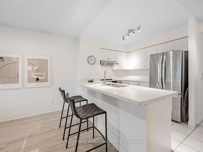 413 - 35 Kingsbridge Garden Cir, Condo with 2 bedrooms, 2 bathrooms and null parking in Mississauga ON | Image 9