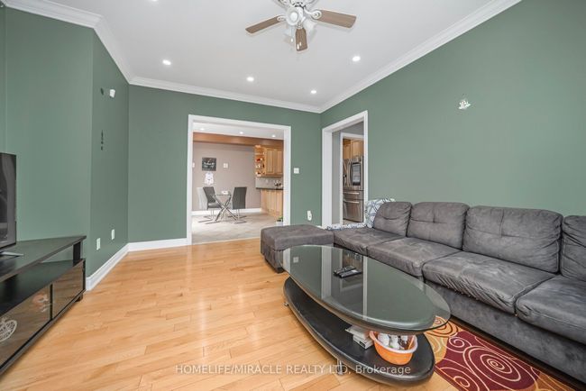 2 Roycrest St, House other with 7 bedrooms, 4 bathrooms and 4 parking in Brampton ON | Image 8